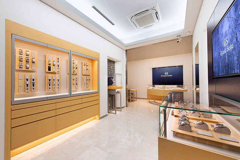 NORQAIN、Bell & Ross、BREITLINGの時計が並ぶHF-AGE 高崎店のショーケース